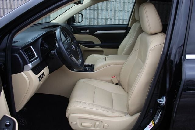 2016 Toyota Highlander AWD XLE W/ 2ND ROW CAPTAIN CHAIRS, LEATHER, MOONROOF - 22960207 - 22