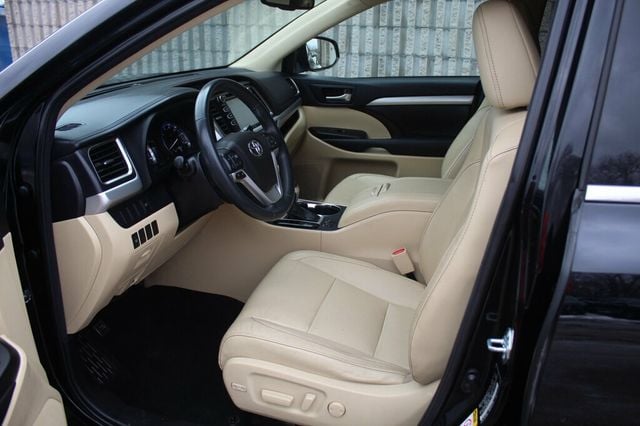 2016 Toyota Highlander AWD XLE W/ 2ND ROW CAPTAIN CHAIRS, LEATHER, MOONROOF - 22960207 - 23