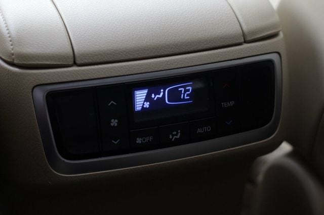 2016 Toyota Highlander AWD XLE W/ 2ND ROW CAPTAIN CHAIRS, LEATHER, MOONROOF - 22960207 - 26