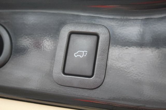 2016 Toyota Highlander AWD XLE W/ 2ND ROW CAPTAIN CHAIRS, LEATHER, MOONROOF - 22960207 - 34