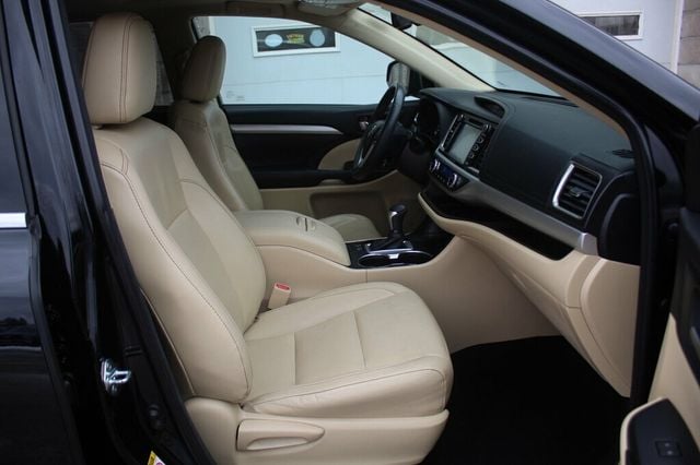 2016 Toyota Highlander AWD XLE W/ 2ND ROW CAPTAIN CHAIRS, LEATHER, MOONROOF - 22960207 - 6