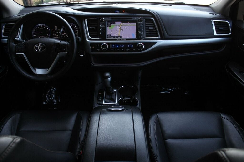 2016 Toyota Highlander XLE photo 10