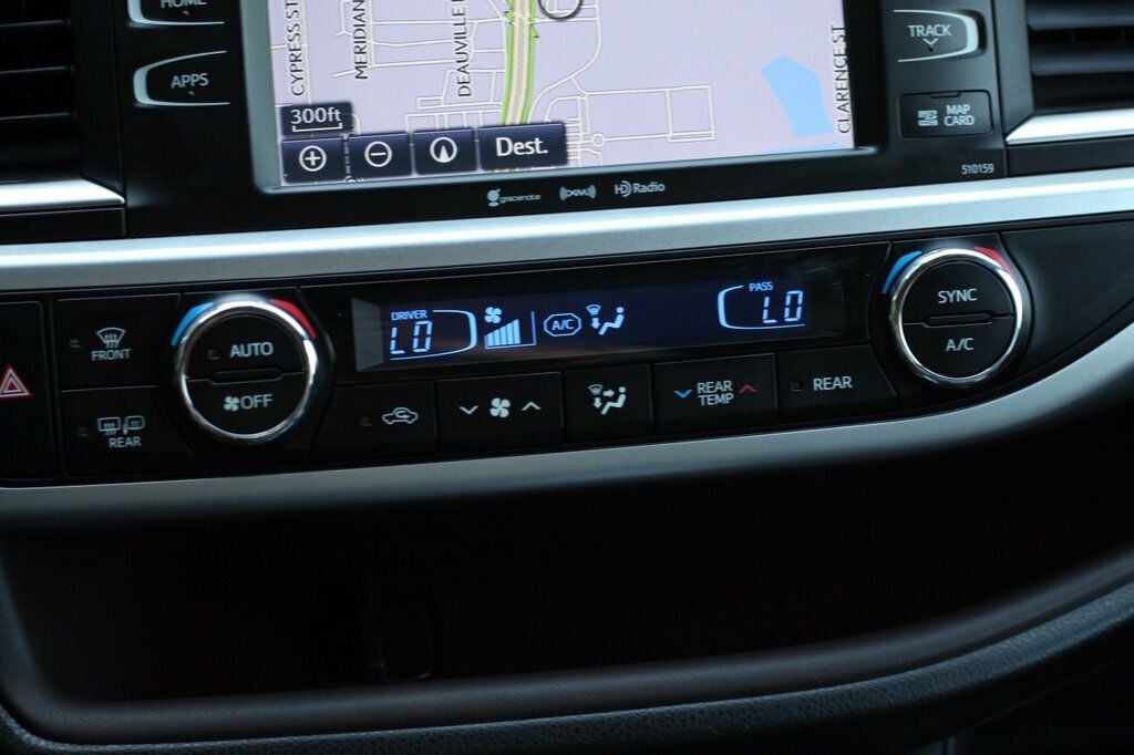 2016 Toyota Highlander XLE photo 12