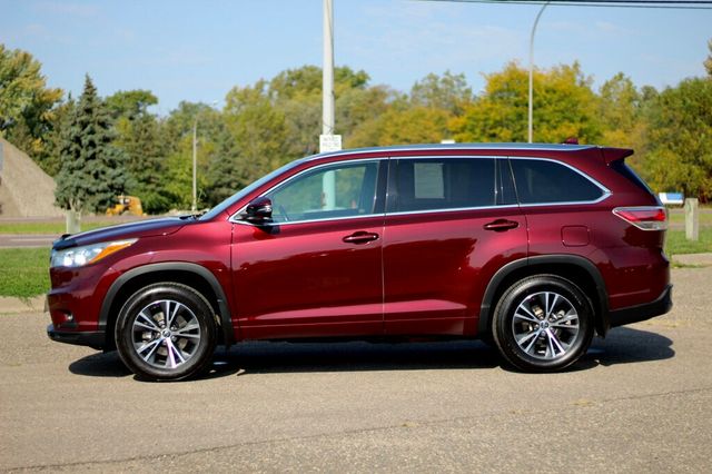 2016 Toyota Highlander AWD XLE W/ ENTUNE PREMIUM AUDIO, LEATHER, POWER MOONROOF - 22918598 - 16