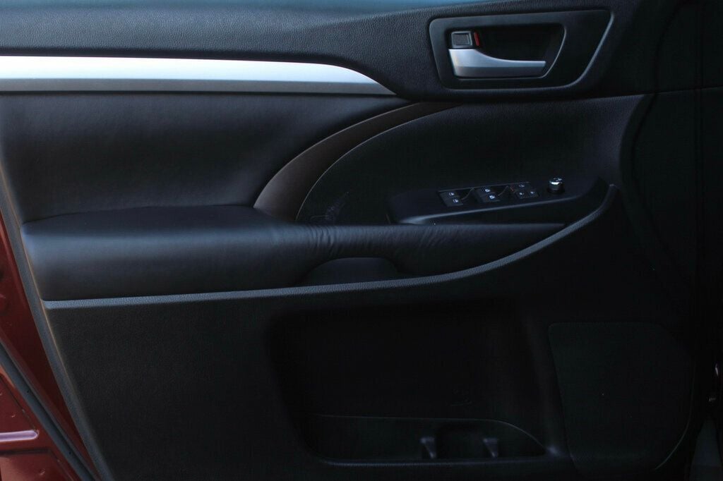 2016 Toyota Highlander XLE photo 16