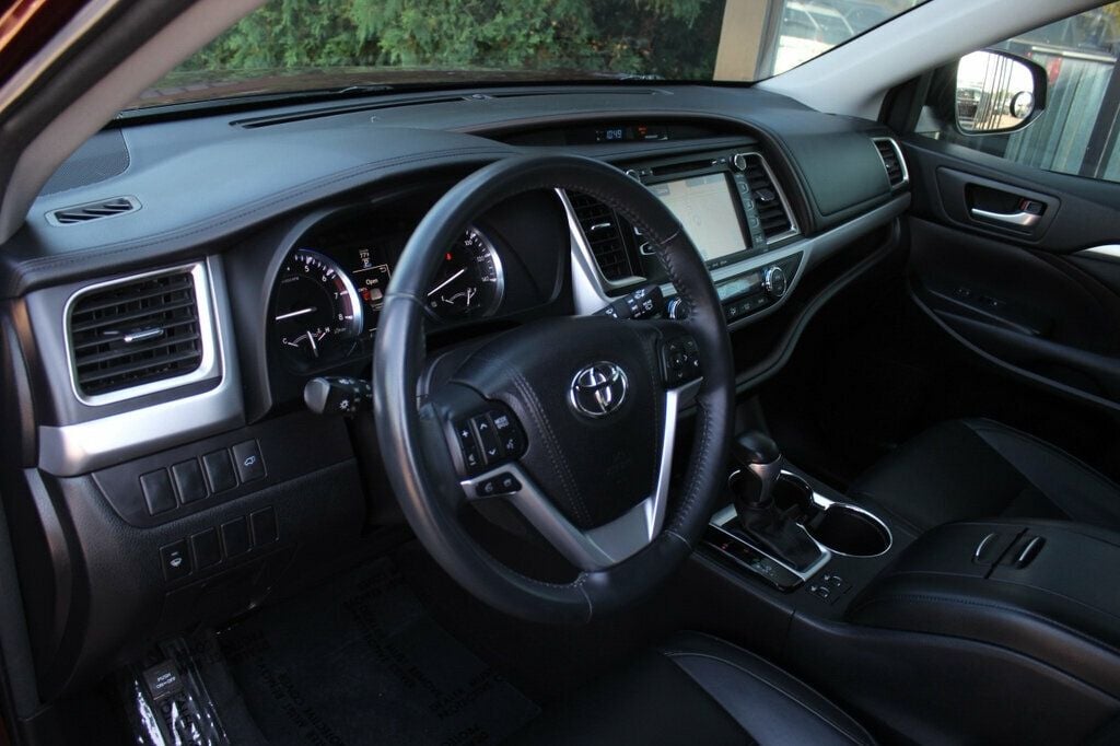 2016 Toyota Highlander XLE photo 21