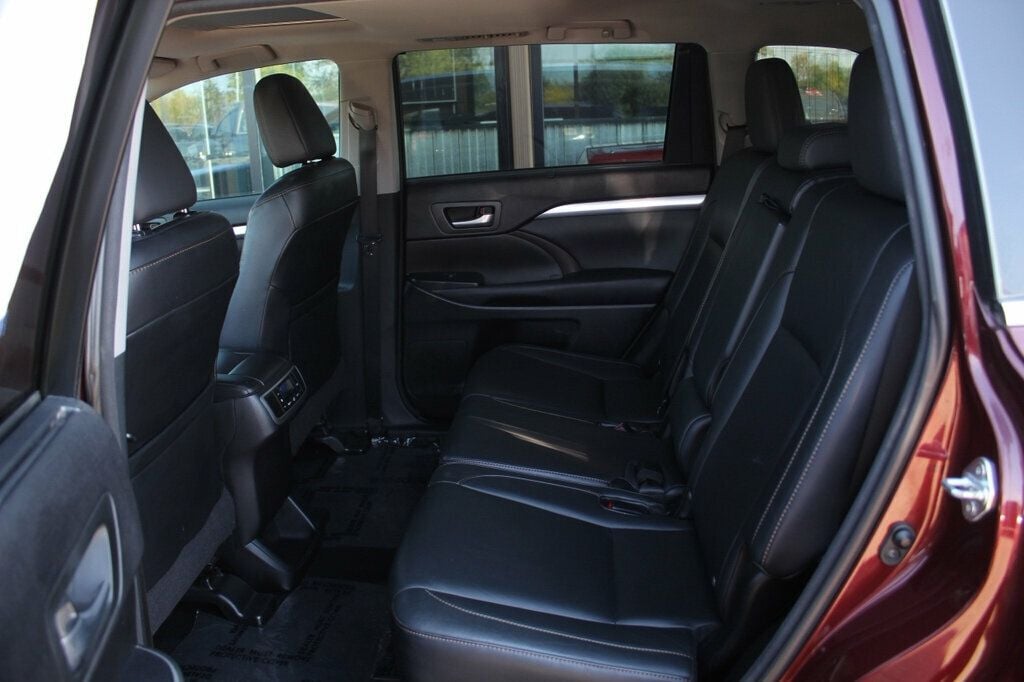2016 Toyota Highlander XLE photo 24