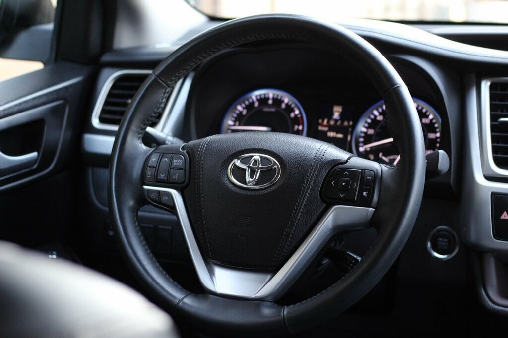 2016 Toyota Highlander XLE photo 27