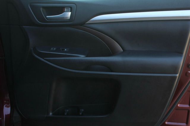 2016 Toyota Highlander AWD XLE W/ ENTUNE PREMIUM AUDIO, LEATHER, POWER MOONROOF - 22918598 - 4