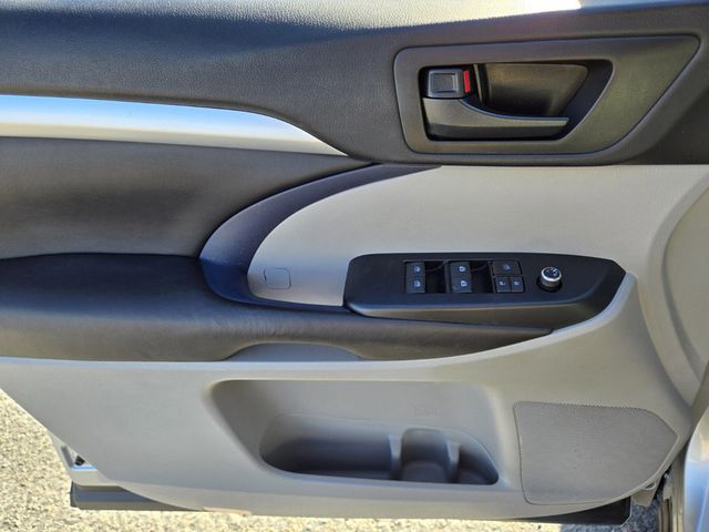 2016 Toyota Highlander FWD 4dr V6 LE Plus - 22983784 - 16