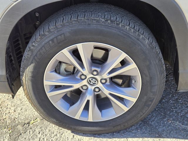 2016 Toyota Highlander FWD 4dr V6 LE Plus - 22983784 - 6