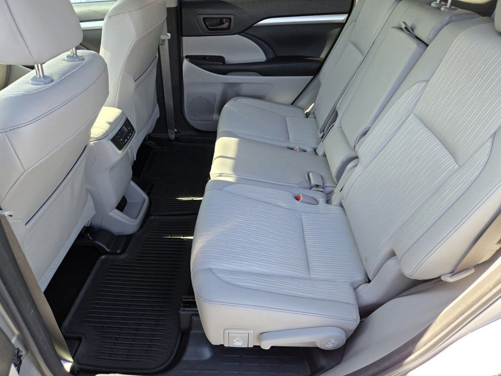 2016 Toyota Highlander FWD 4dr V6 LE Plus - 22983784 - 8