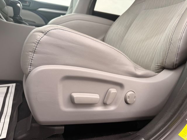 2016 Toyota Highlander FWD 4dr V6 LE Plus - 23093869 - 5