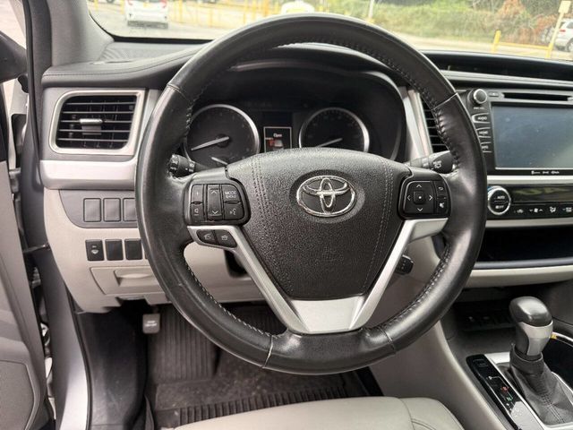 2016 Toyota Highlander FWD 4dr V6 XLE - 23091144 - 10