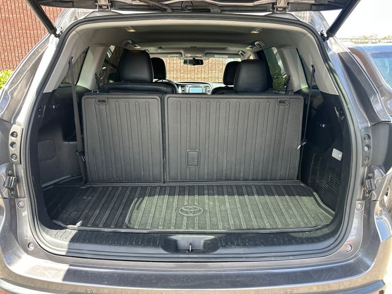 2016 Toyota Highlander Limited - 23050784 - 19