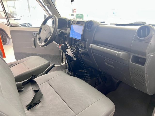 2016 Toyota Land Cruiser Troopy 5 Speed Diesel V6 13 pasajeros - 22958164 - 12