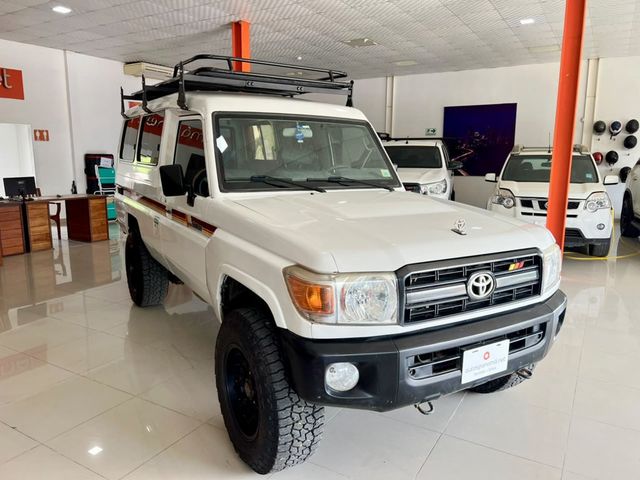 2016 Toyota Land Cruiser Troopy 5 Speed Diesel V6 13 pasajeros - 22958164 - 1