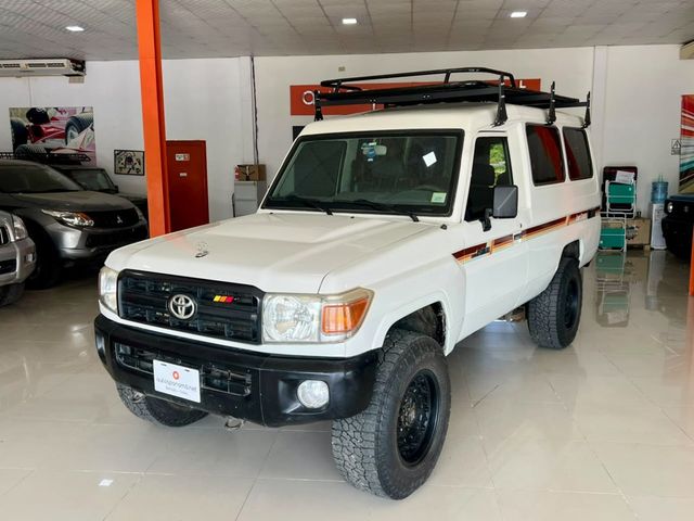 2016 Toyota Land Cruiser Troopy 5 Speed Diesel V6 13 pasajeros - 22958164 - 3