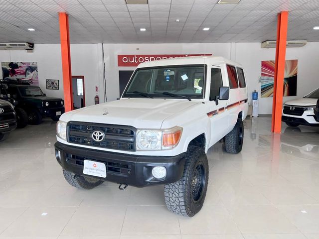 2016 Toyota Land Cruiser Troopy Disponible para alquiler y 13 pasajeros - 22958164 - 0