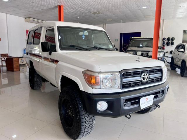 2016 Toyota Land Cruiser Troopy Disponible para alquiler y 13 pasajeros - 22958164 - 2