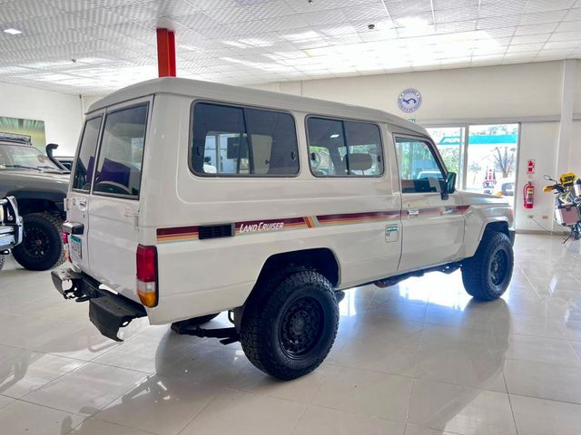 2016 Toyota Land Cruiser Troopy Disponible para alquiler y 13 pasajeros - 22958164 - 5