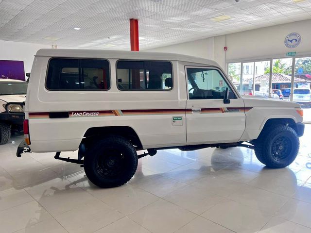 2016 Toyota Land Cruiser Troopy Disponible para alquiler y 13 pasajeros - 22958164 - 6