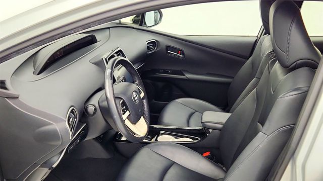 2016 Toyota Prius 5dr Hatchback Four - 23034688 - 16