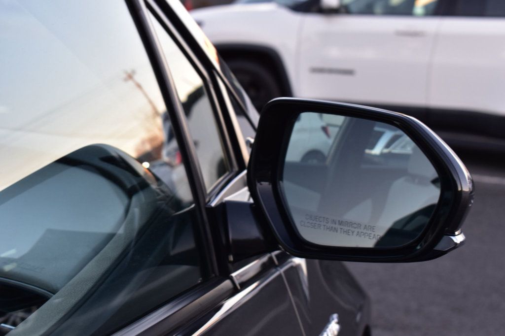 2016 Toyota Prius 5dr Hatchback Three Touring - 22958502 - 56