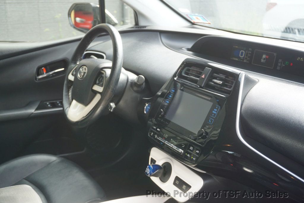 2016 Toyota Prius 5dr Hatchback Three Touring - 23070436 - 13