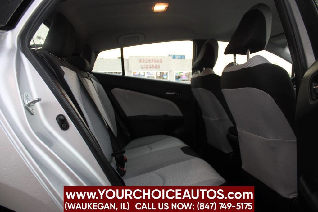 2016 Toyota Prius 5dr Hatchback Two - 22903344 - 12