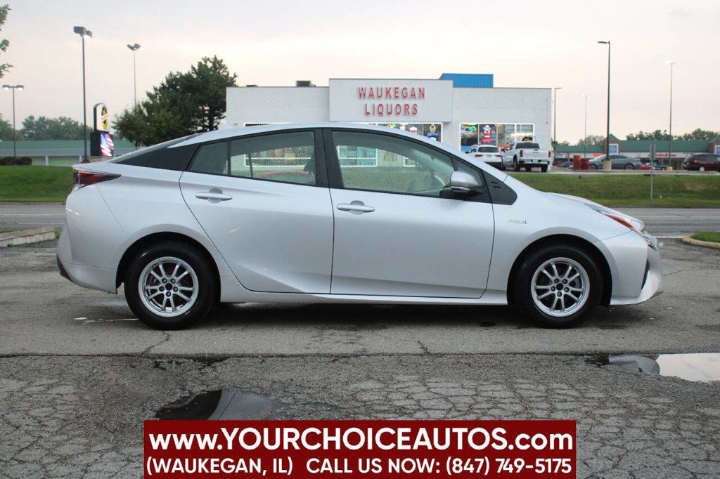 2016 Toyota Prius 5dr Hatchback Two - 22903344 - 3