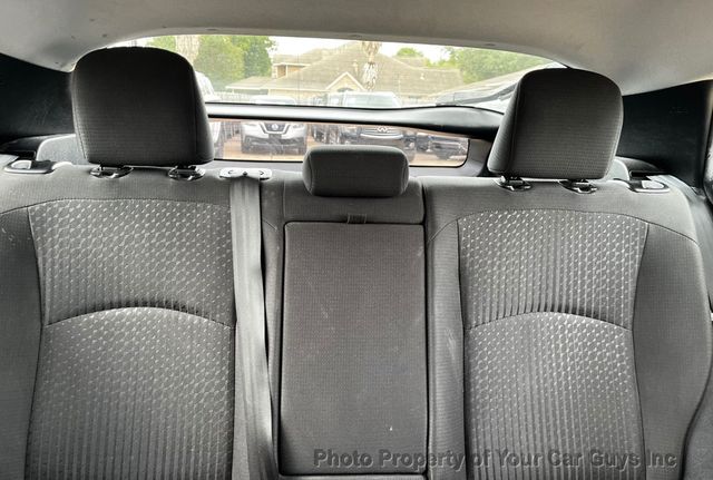 2016 Toyota Prius 5dr Hatchback Two - 23090943 - 17