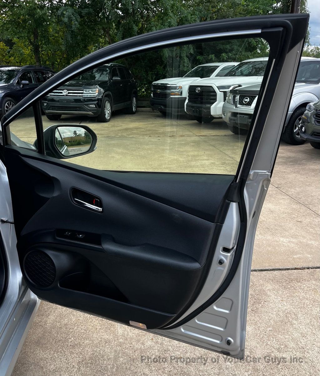 2016 Toyota Prius 5dr Hatchback Two - 23090943 - 28