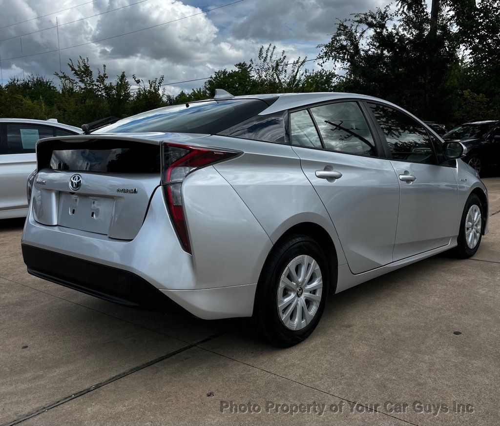 2016 Toyota Prius 5dr Hatchback Two - 23090943 - 5