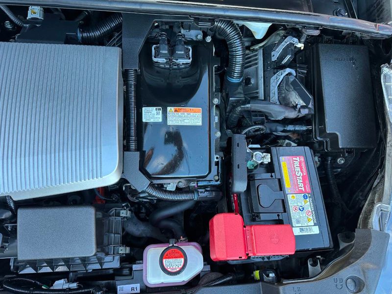 2016 Toyota Prius Three 4dr Hatchback - 22880872 - 13