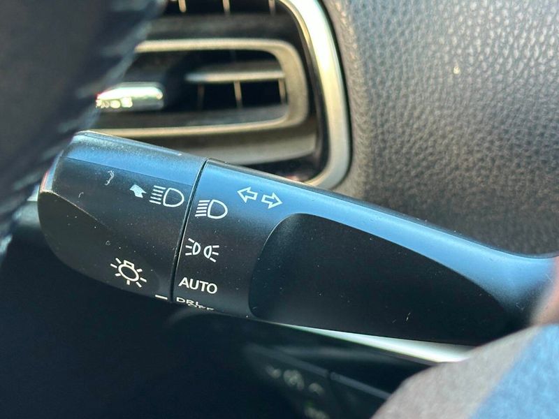 2016 Toyota Prius Three 4dr Hatchback - 22880872 - 32