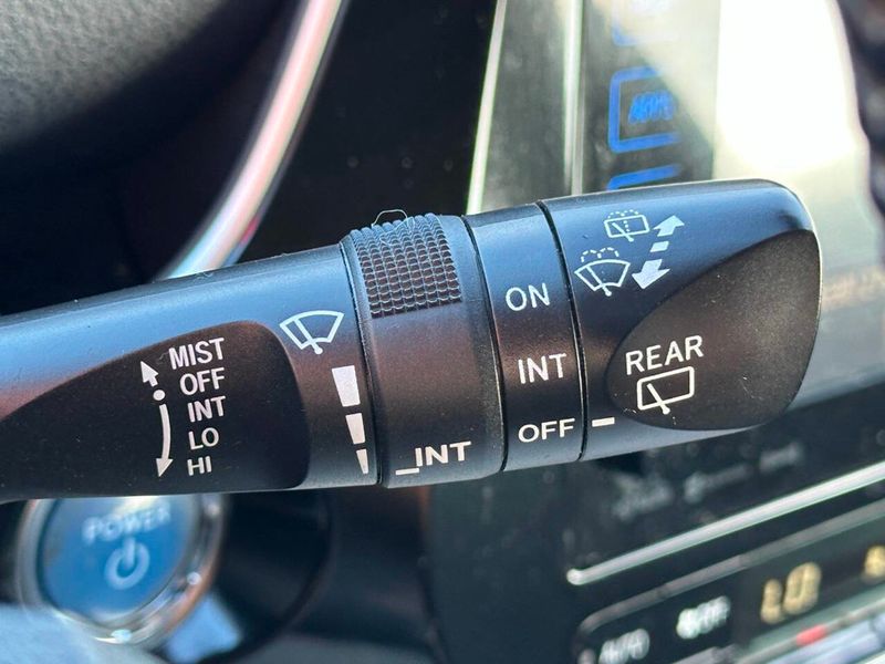 2016 Toyota Prius Three 4dr Hatchback - 22880872 - 33