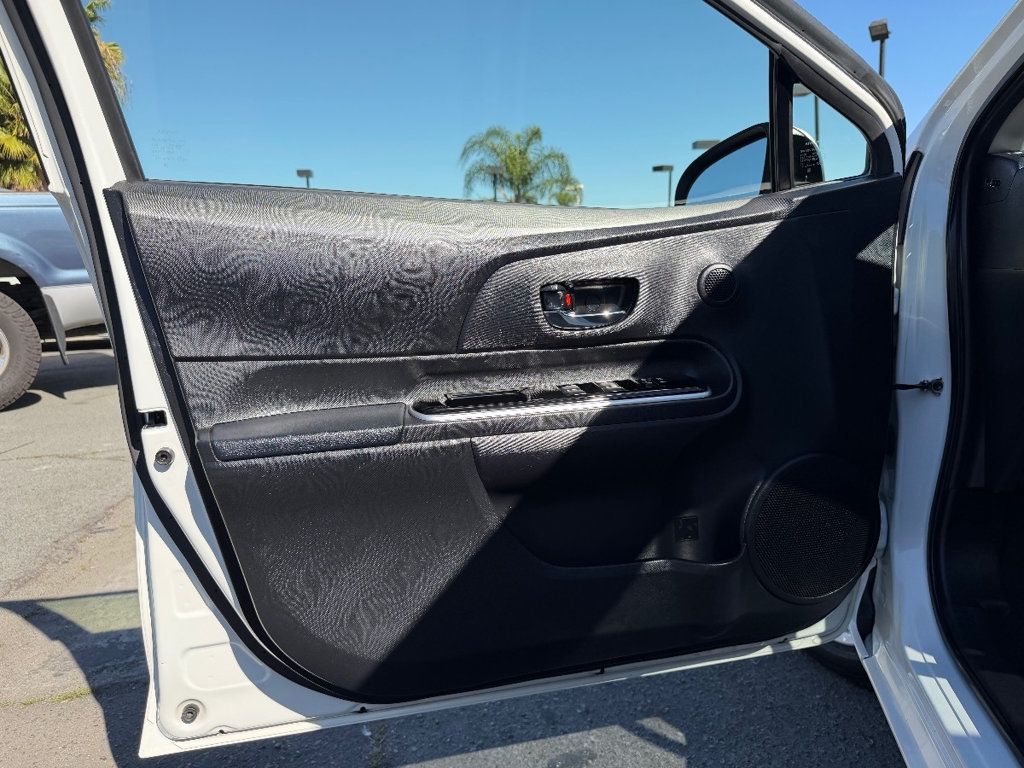 2016 Toyota Prius c 5dr Hatchback Four - 22981398 - 10