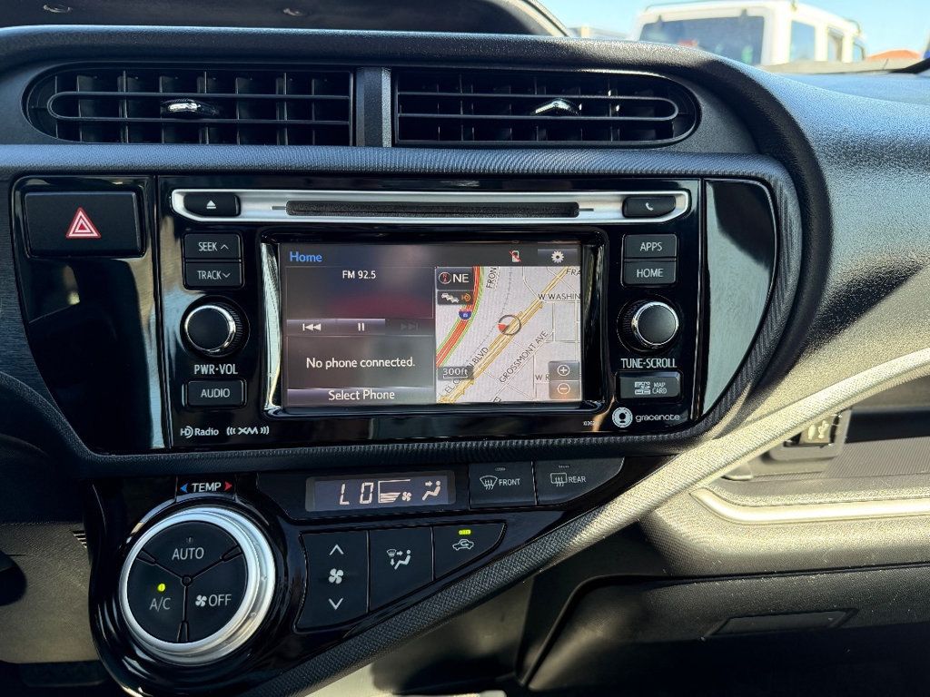 2016 Toyota Prius c 5dr Hatchback Four - 22981398 - 18