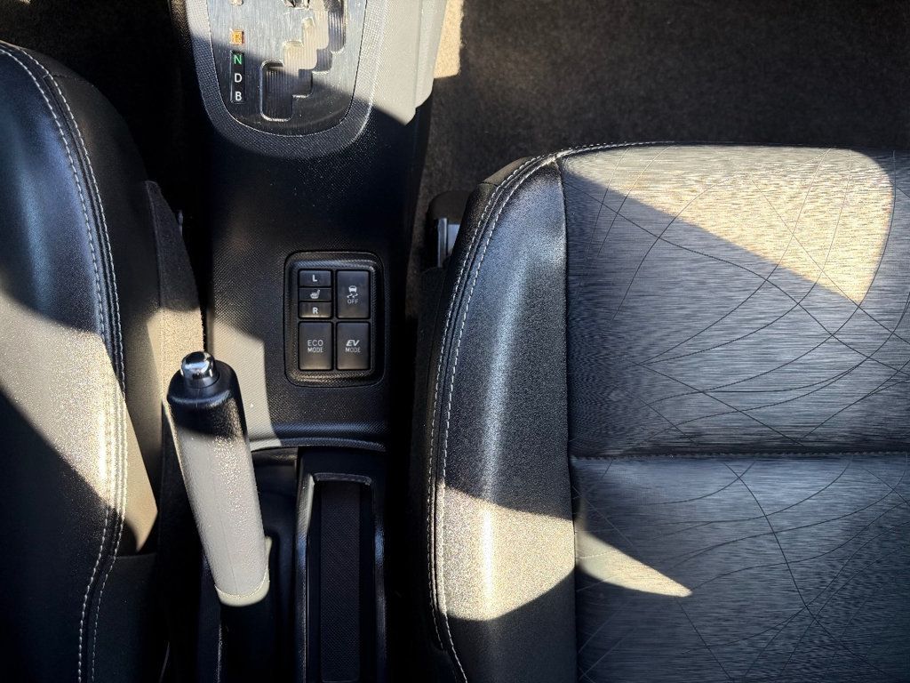 2016 Toyota Prius c 5dr Hatchback Four - 22981398 - 19