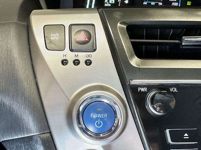 2016 Toyota Prius v 5dr Wagon Four - 23079575 - 21