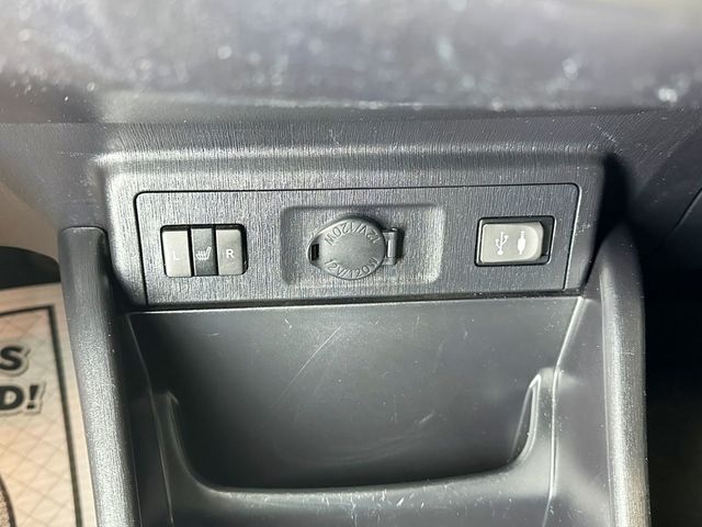 2016 Toyota Prius v 5dr Wagon Four - 23079575 - 25