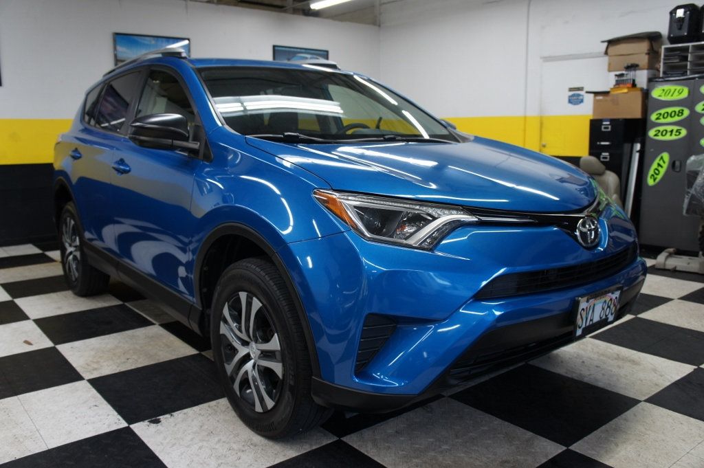 2016 Toyota RAV4 LE photo 2