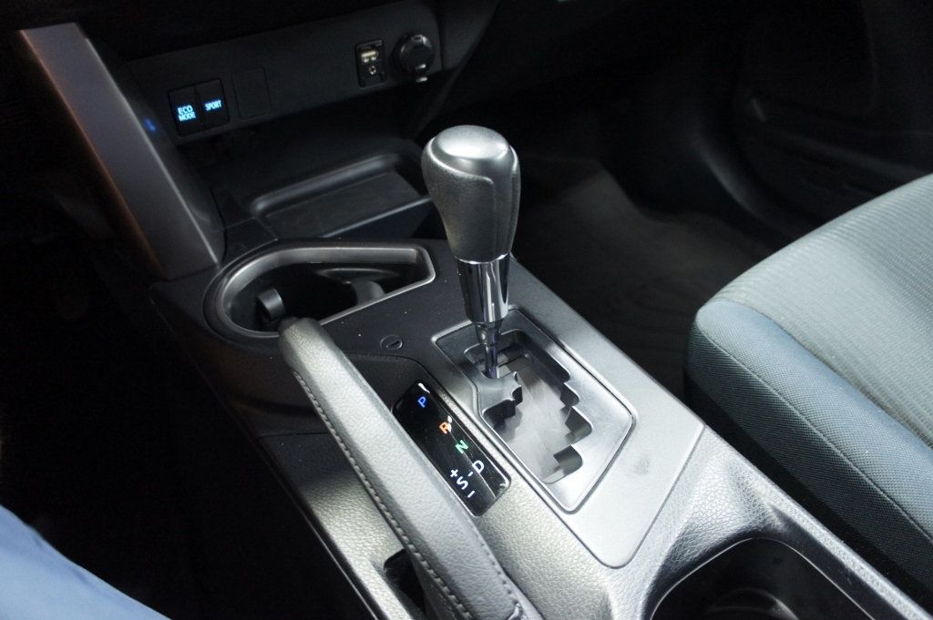 2016 Toyota RAV4 1-Owner, Classy Color Combo! - 22945687 - 28