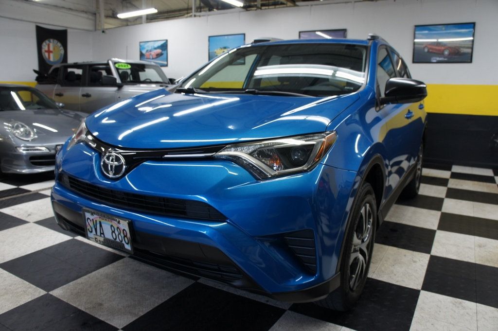 2016 Toyota RAV4 LE photo 3