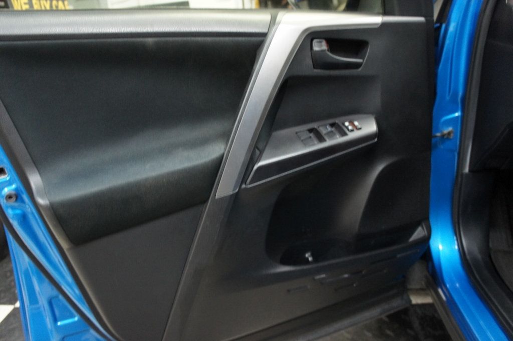 2016 Toyota RAV4 1-Owner, Classy Color Combo! - 22945687 - 32