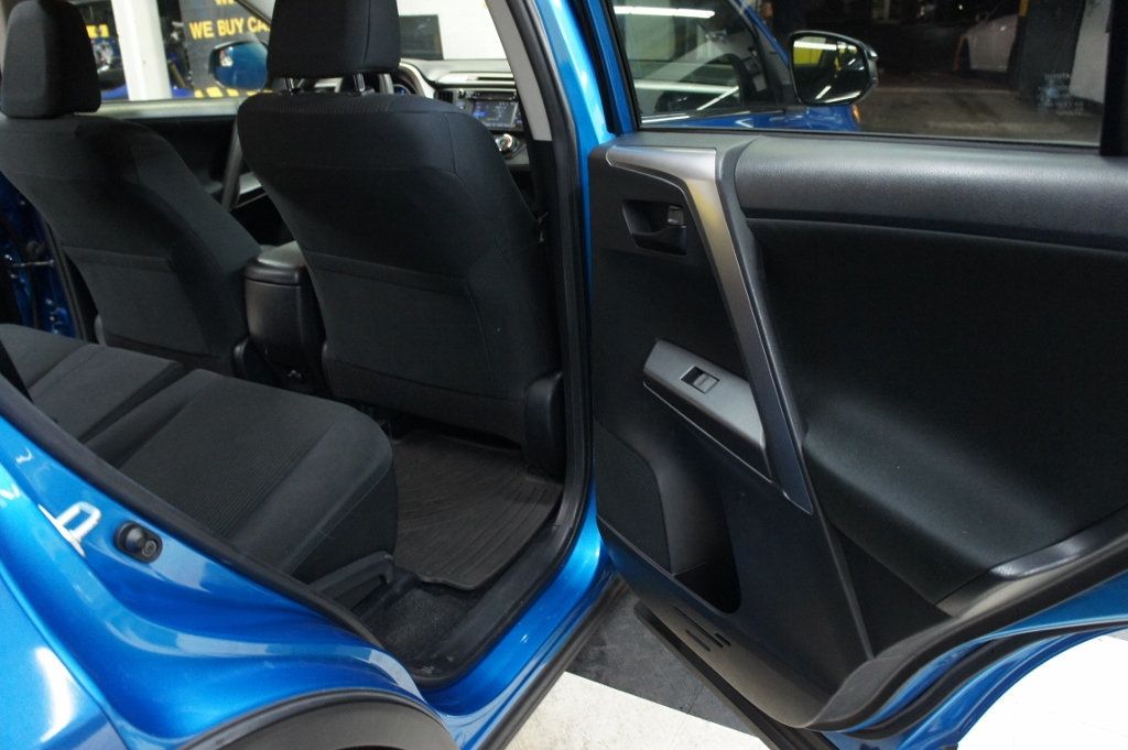 2016 Toyota RAV4 1-Owner, Classy Color Combo! - 22945687 - 34