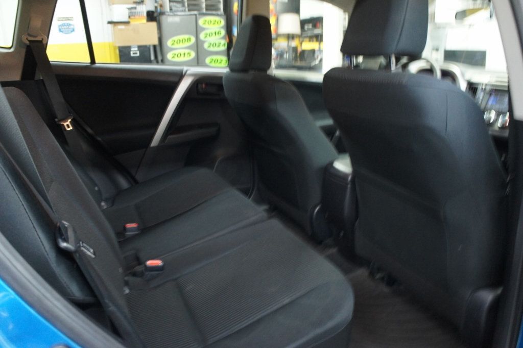 2016 Toyota RAV4 1-Owner, Classy Color Combo! - 22945687 - 40