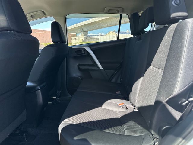 2016 Toyota RAV4 AWD 4dr LE - 22976549 - 13
