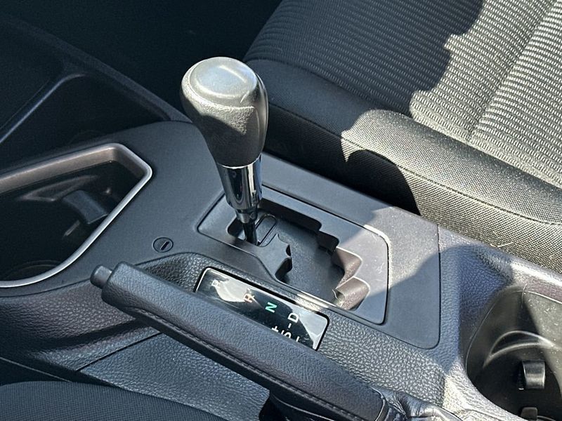 2016 Toyota RAV4 AWD 4dr LE - 22976549 - 17